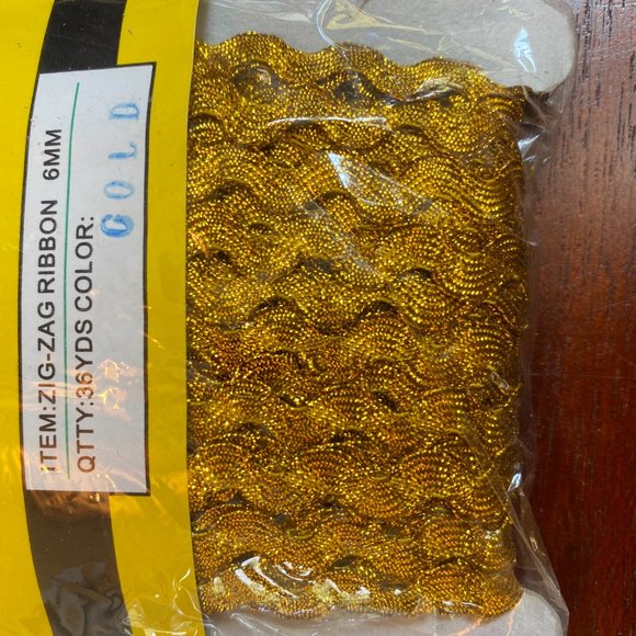 Gold 6mm Ric Rac - Picture 2 of 2